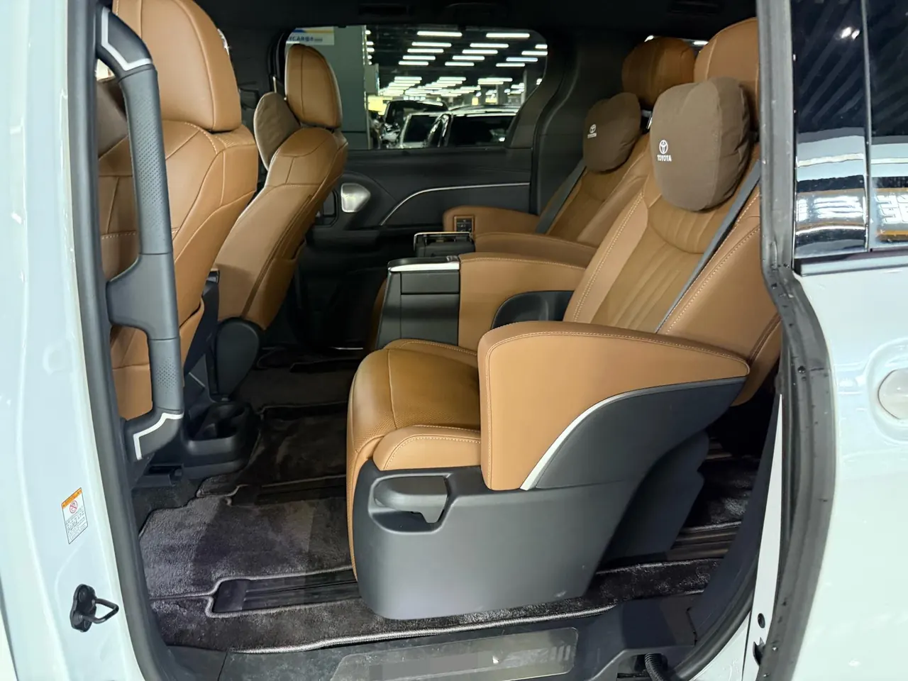 Toyota 2026 Sana 2.5 Stepless Four-wheel Drive Premium Edition Automatic Transmission 3