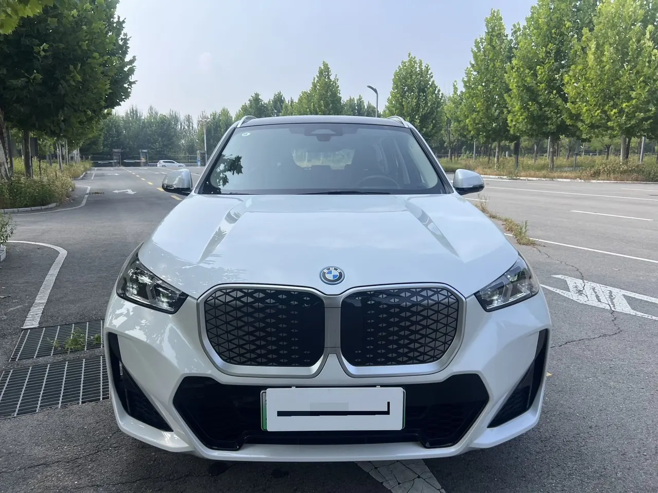 BMW 2025 iX1 xDrive30L xDrive30L m sports obsidian night suit automatic gear 2