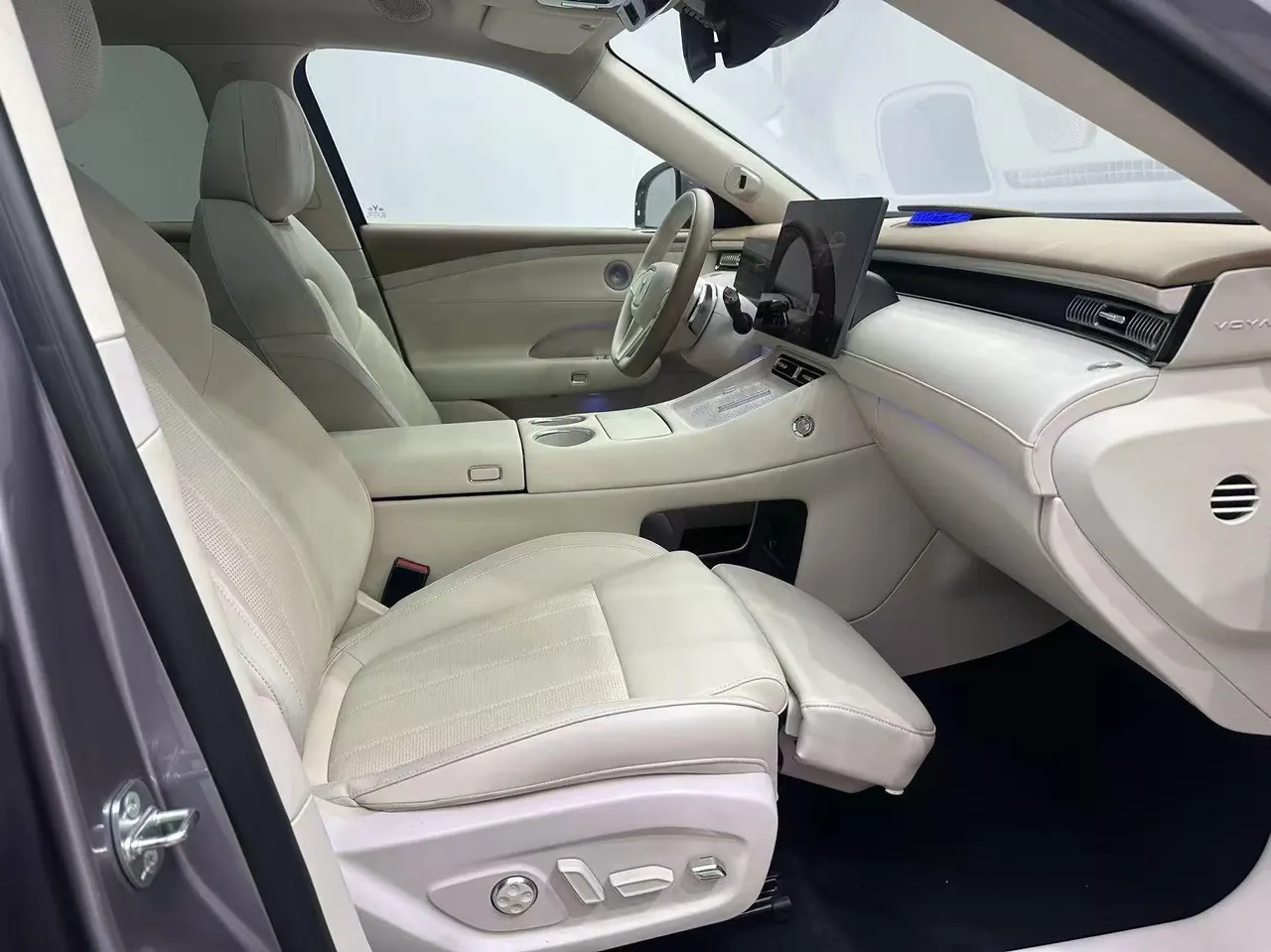 Voyah 2025 FREE four-wheel drive dry Kun version of automatic gear 5