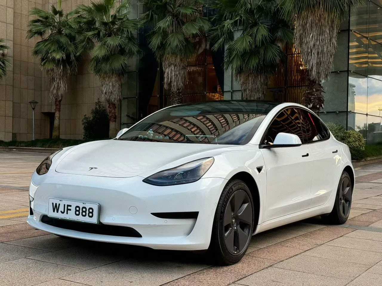 Open image lightbox: Tesla 2022 Model 3 rear-wheel drive version of automatic transmission