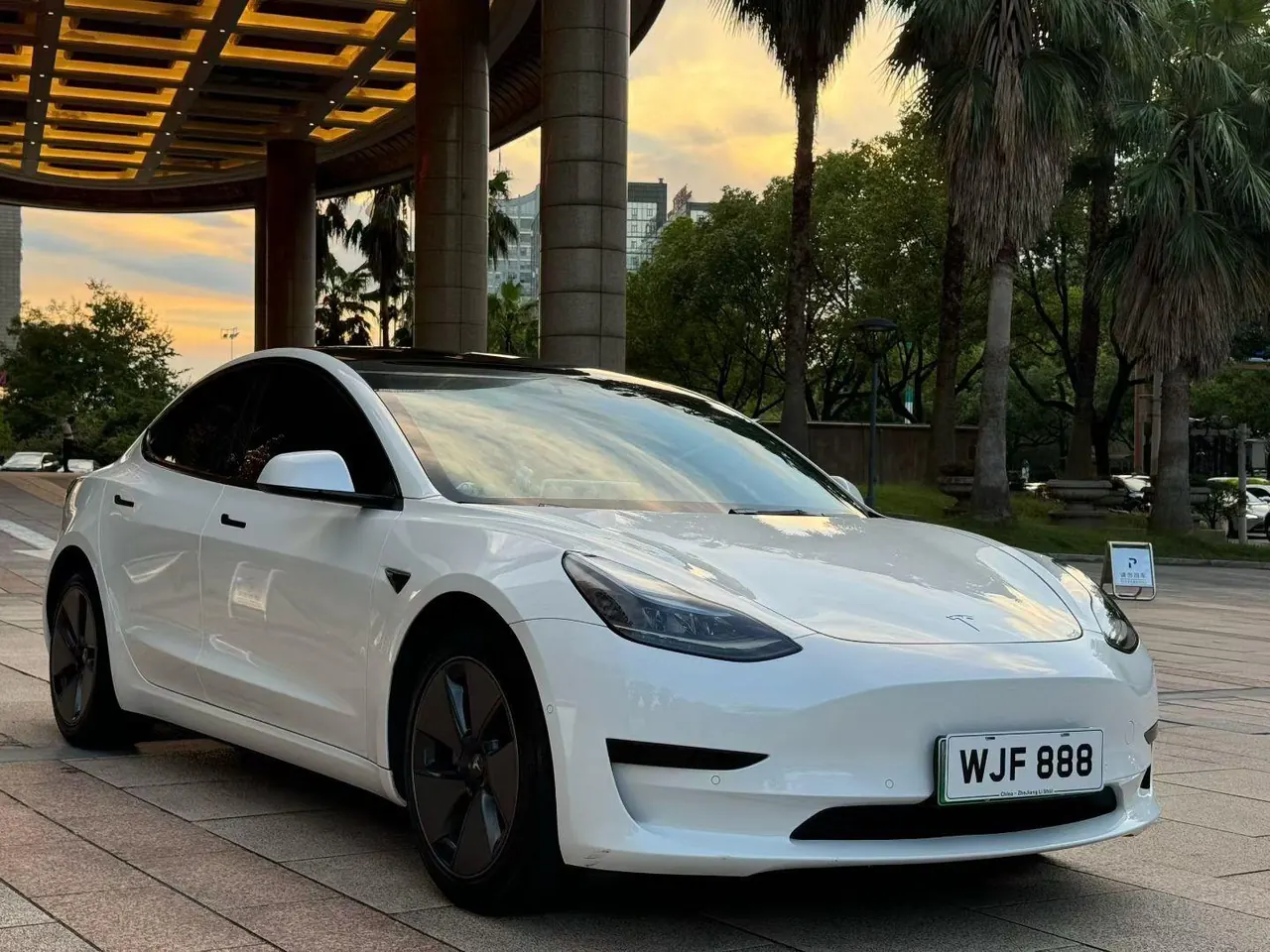 Tesla 2022 Model 3 rear-wheel drive version of automatic transmission 3