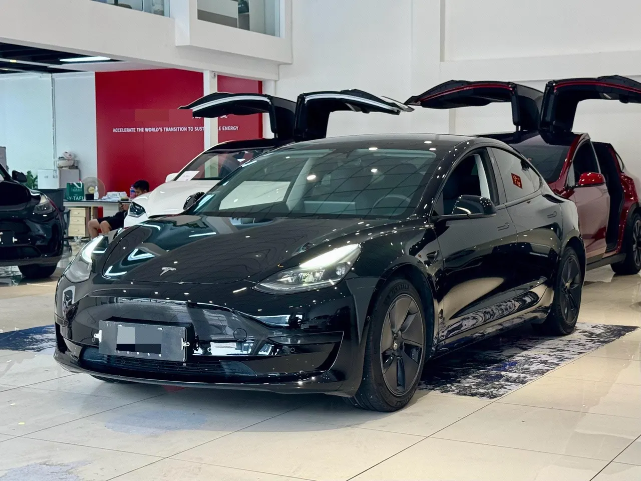 Open image lightbox: Tesla 2022 Model 3 rear-wheel drive version of automatic transmission