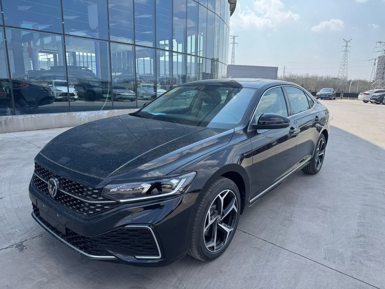 Open image lightbox: Volkswagen 2026 Passat 2.0TSI 380TSI outstanding star dragon version automatic gear