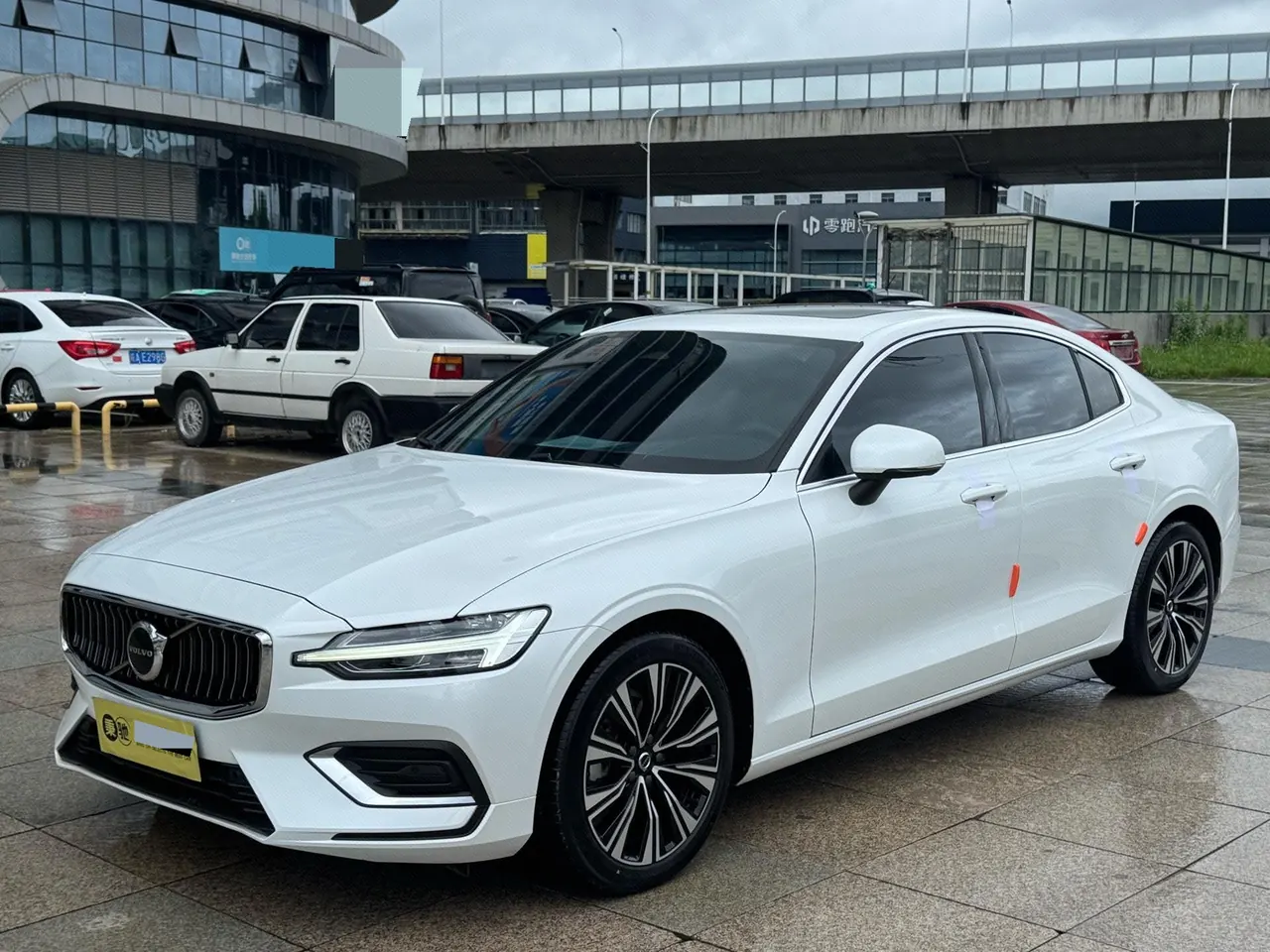 Open image lightbox: Volvo 2023 S60 48V 2.0T B4 Zhiyuan Sports Edition Automatic Gear