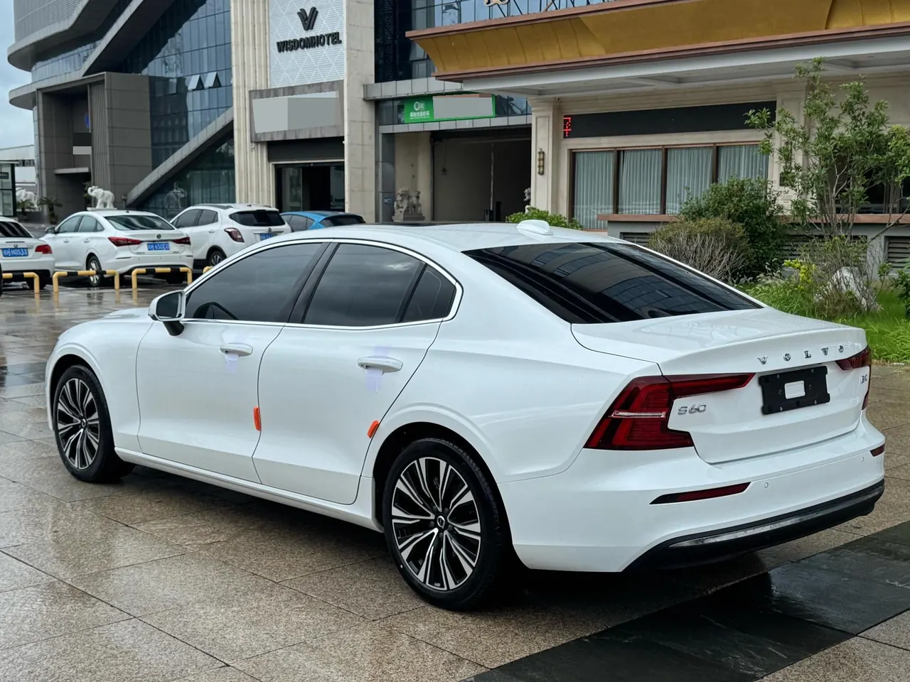 Volvo 2023 S60 48V 2.0T B4 Zhiyuan Sports Edition Automatic Gear 8