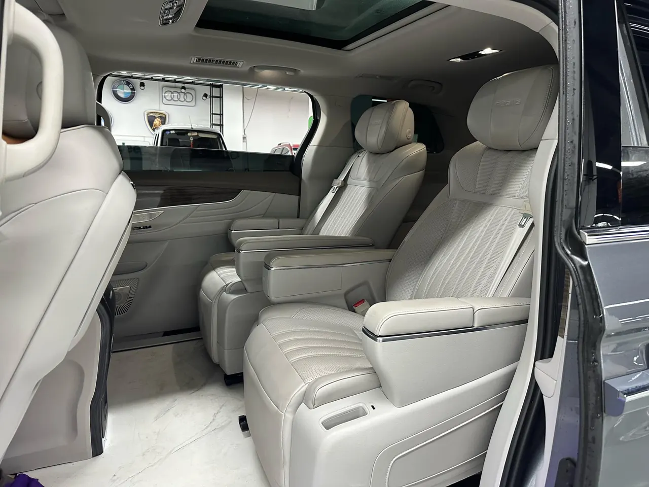 Roewe 2023 iMAX8 2.0TGI 400TGI to Enjoy Edition Automatic Gear 10