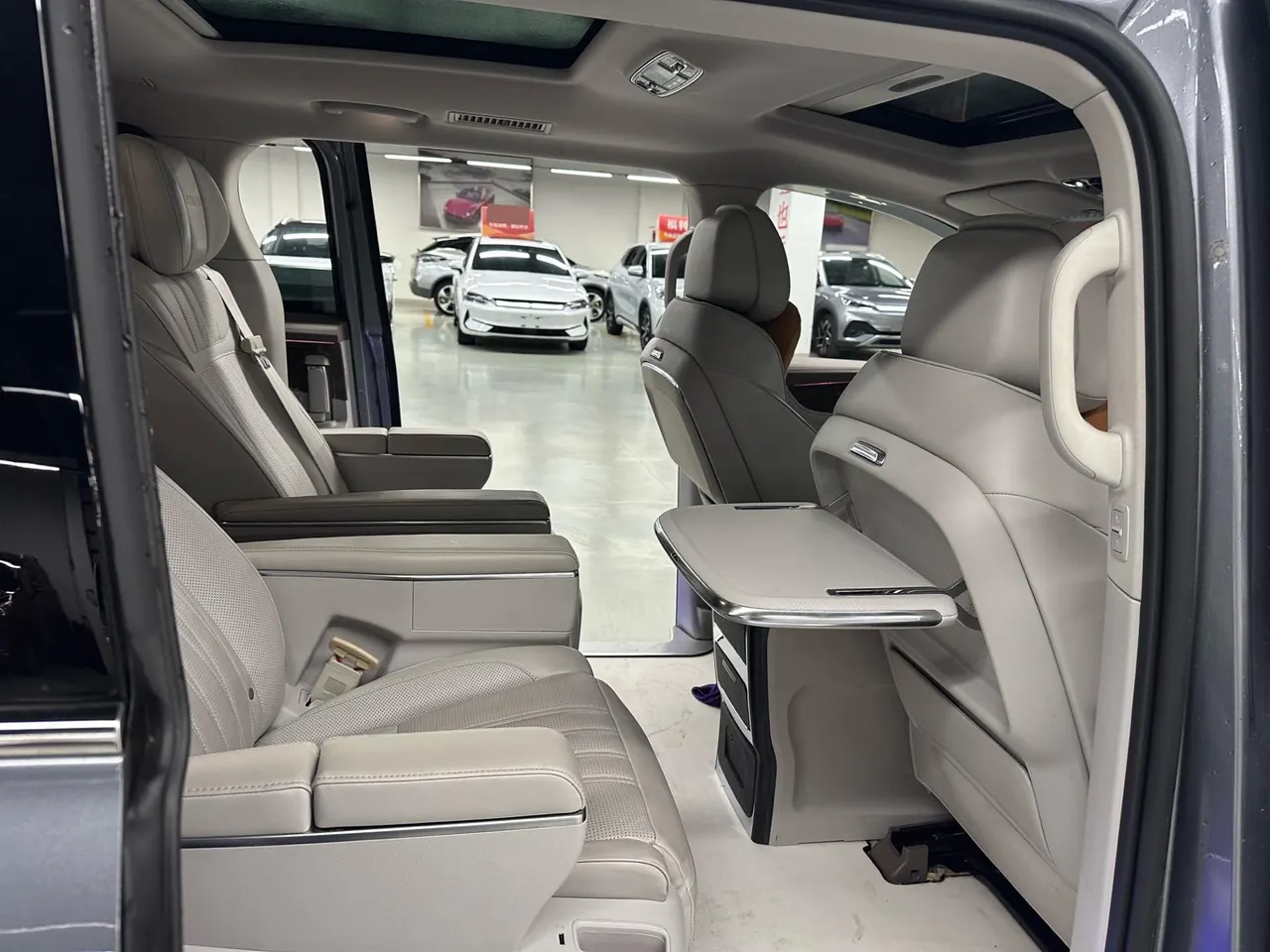 Roewe 2023 iMAX8 2.0TGI 400TGI to Enjoy Edition Automatic Gear 14