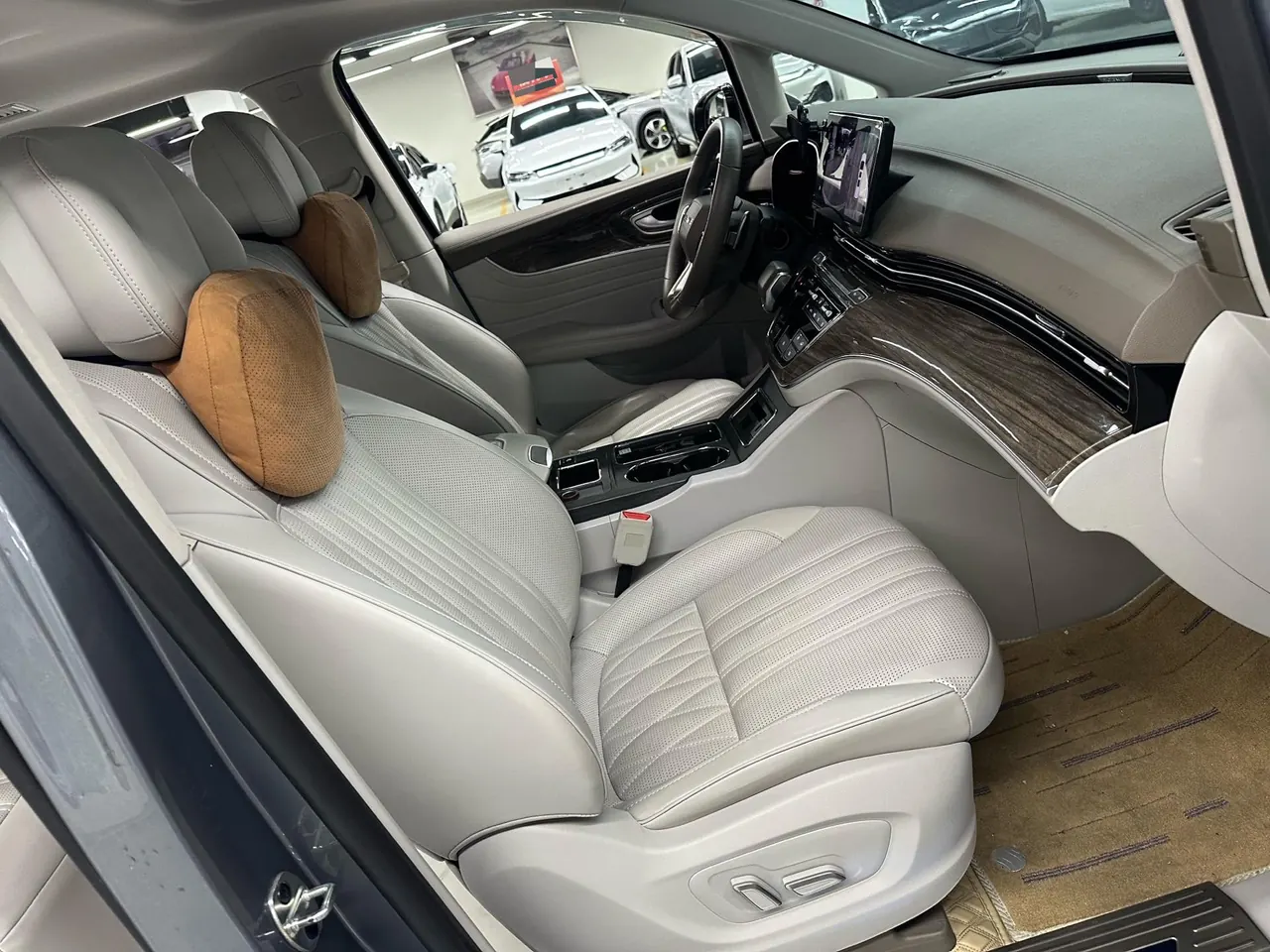 Roewe 2023 iMAX8 2.0TGI 400TGI to Enjoy Edition Automatic Gear 15