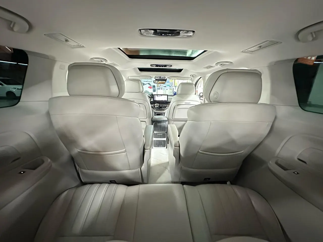 Roewe 2023 iMAX8 2.0TGI 400TGI to Enjoy Edition Automatic Gear 9