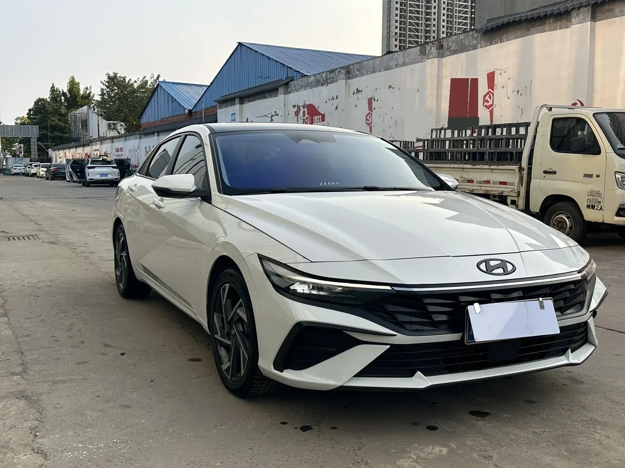 Hyundai 2023 Elantra -3-compartment 1.5 stepless LUX premium automatic gear 3