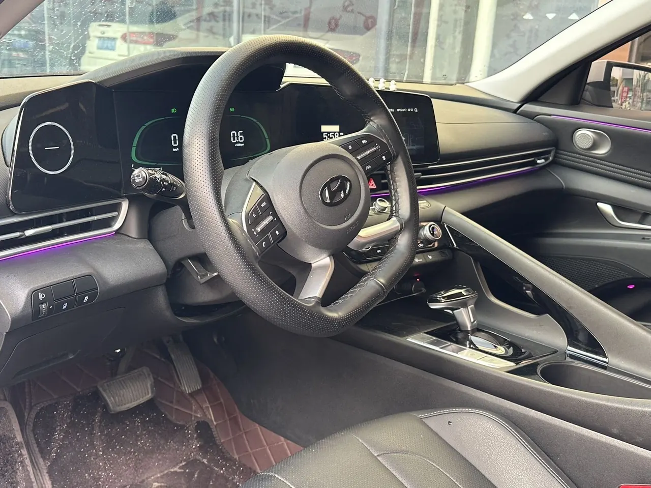 Hyundai 2023 Elantra -3-compartment 1.5 stepless LUX premium automatic gear 4