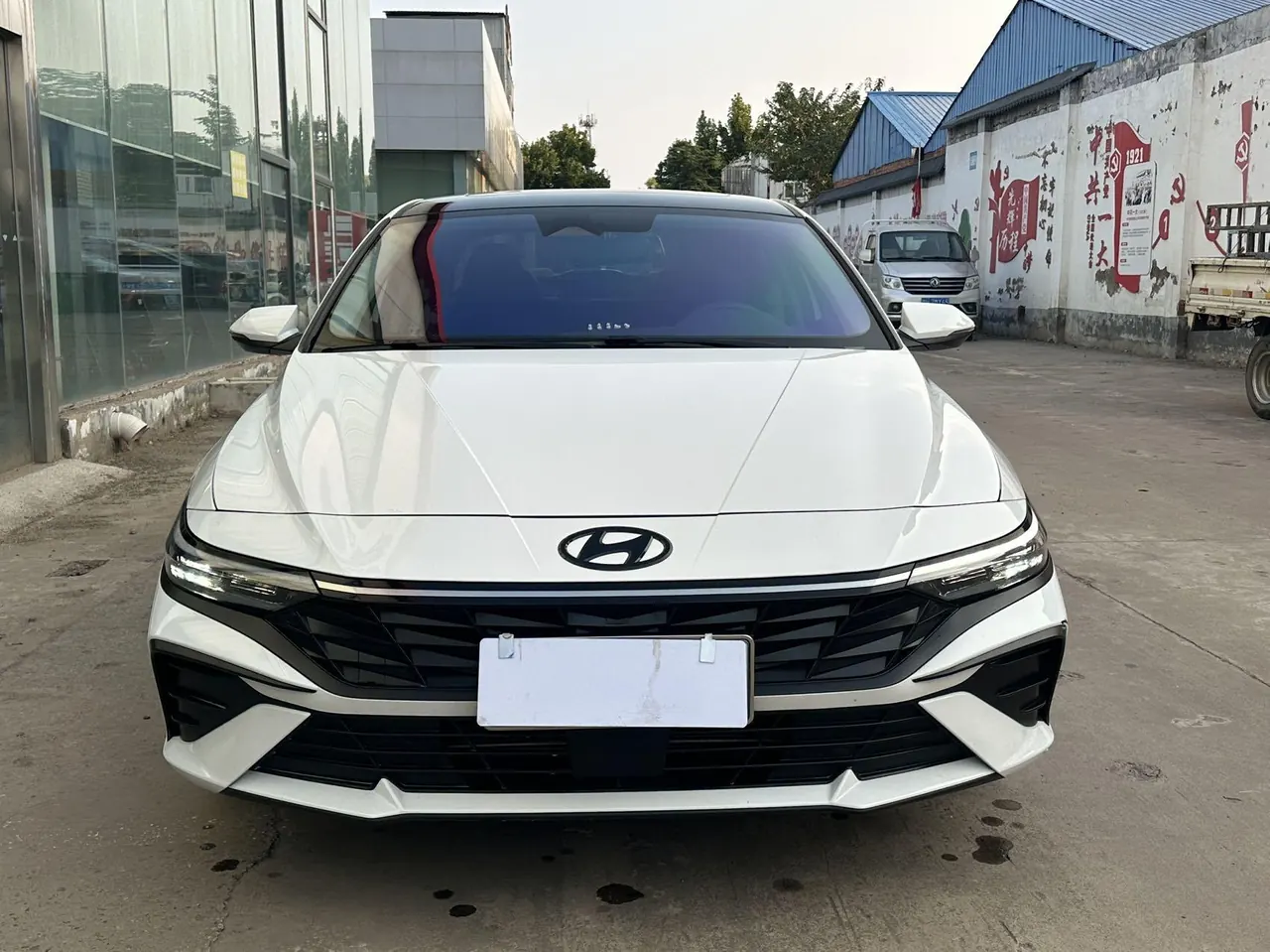 Hyundai 2023 Elantra -3-compartment 1.5 stepless LUX premium automatic gear 5