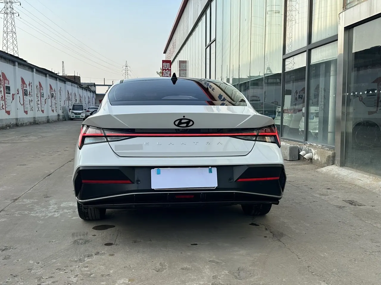 Hyundai 2023 Elantra -3-compartment 1.5 stepless LUX premium automatic gear 8