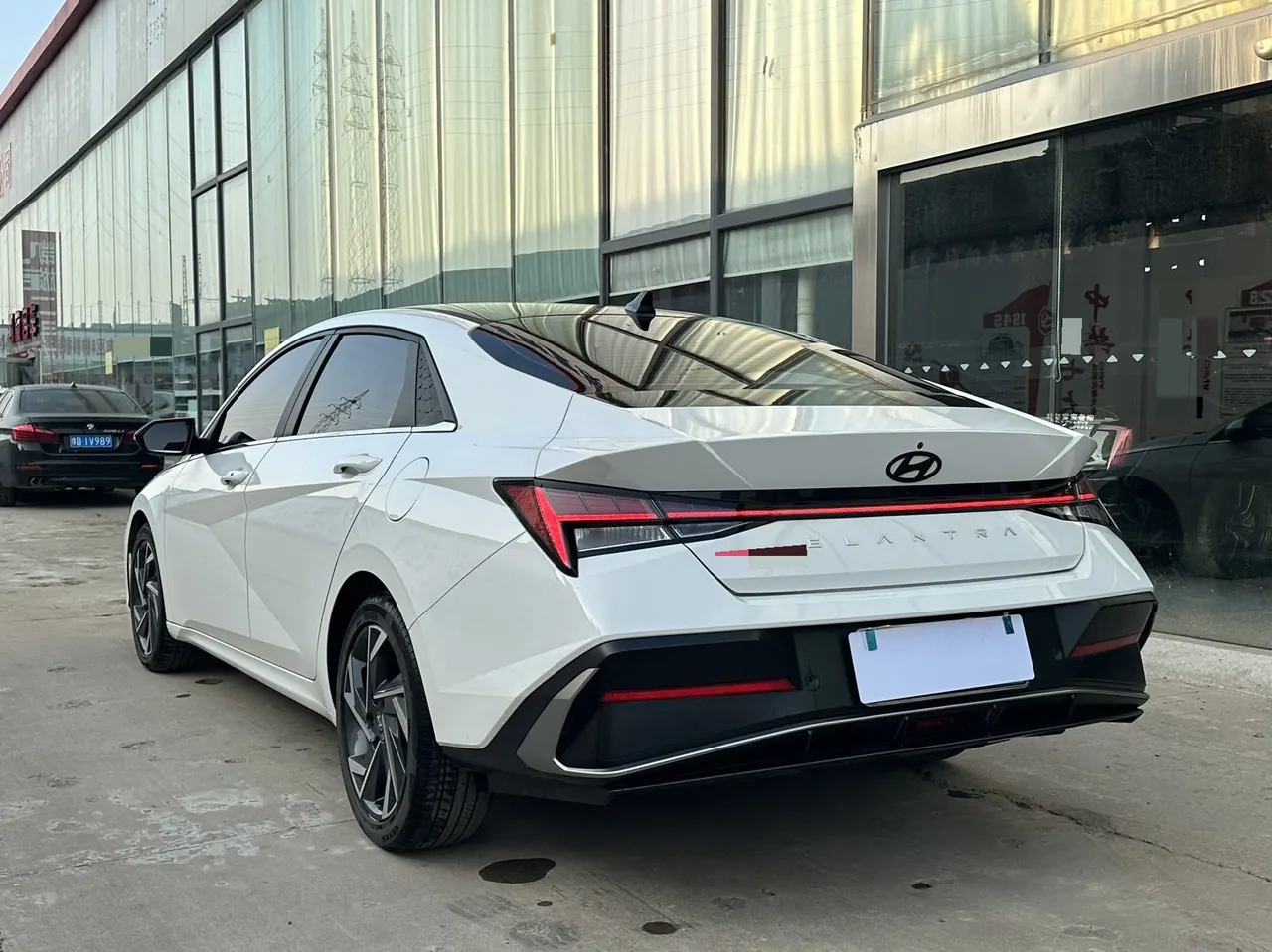 Hyundai 2023 Elantra -3-compartment 1.5 stepless LUX premium automatic gear 9