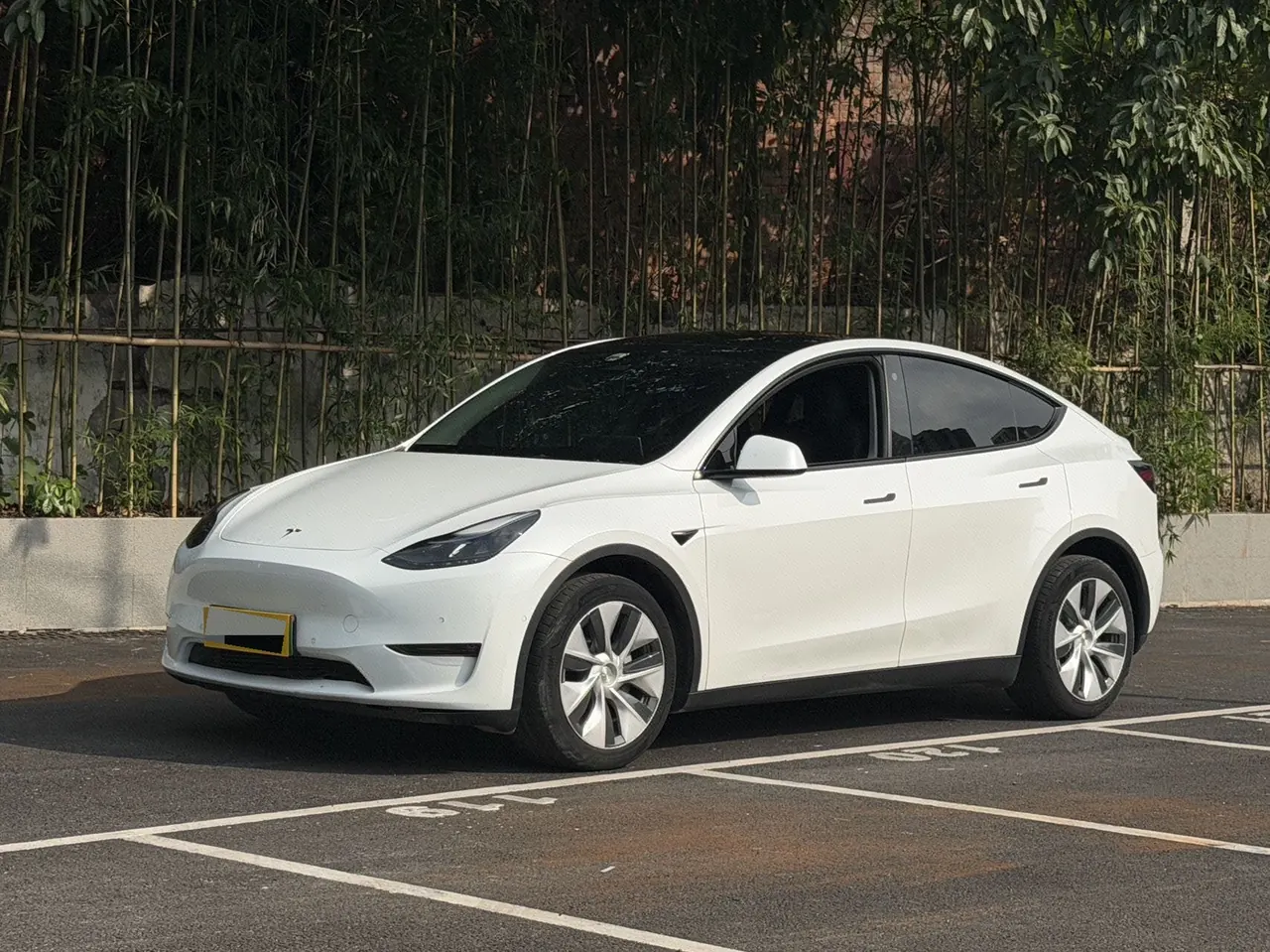 Open image lightbox: Tesla 2021 Model Y long endurance all-wheel drive version automatic transmission