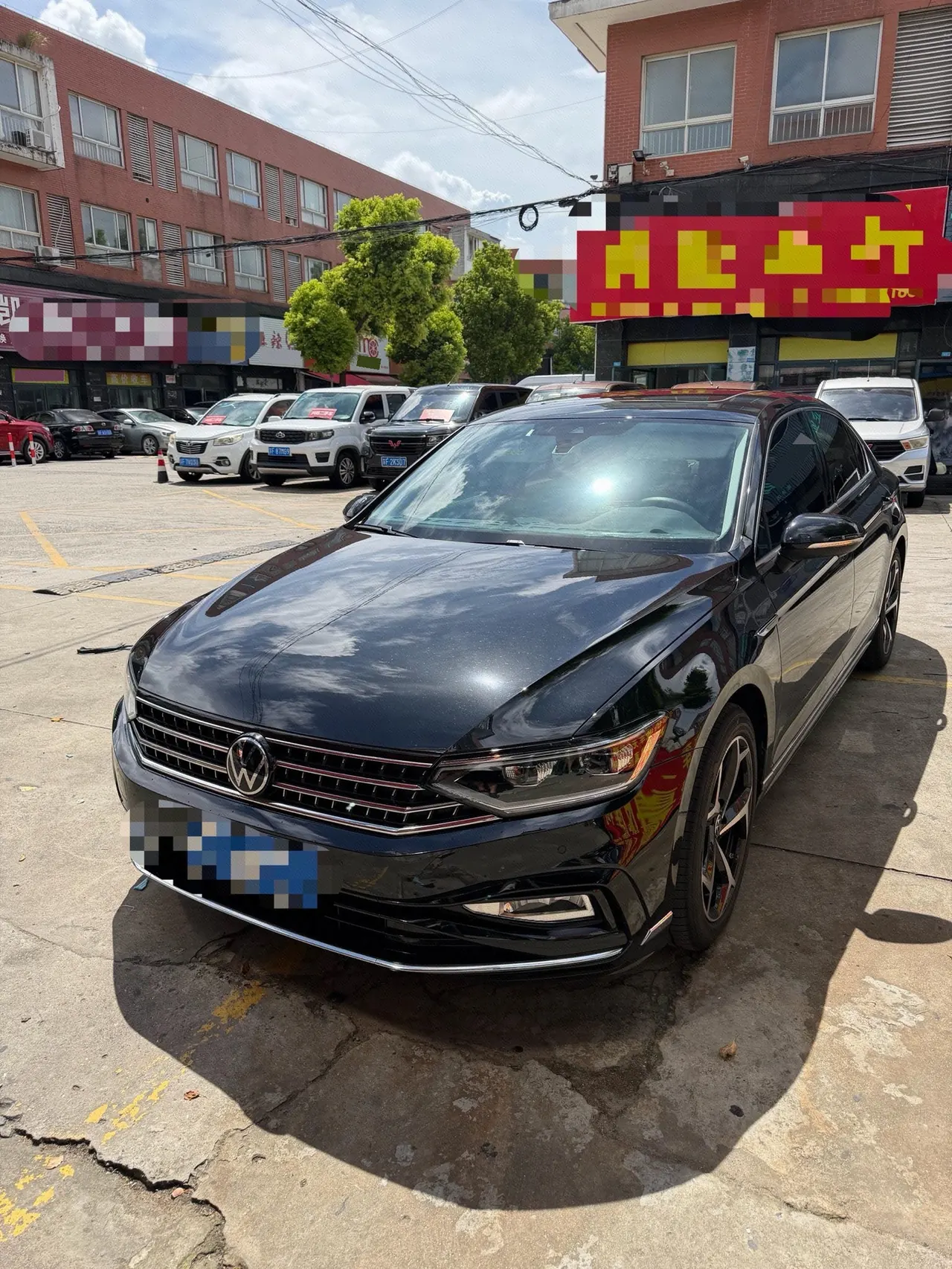 打开图片灯箱:Volkswagen 2025 Magotan 2.0TSI 330TSI Luxury (Modified) Automatic Gear