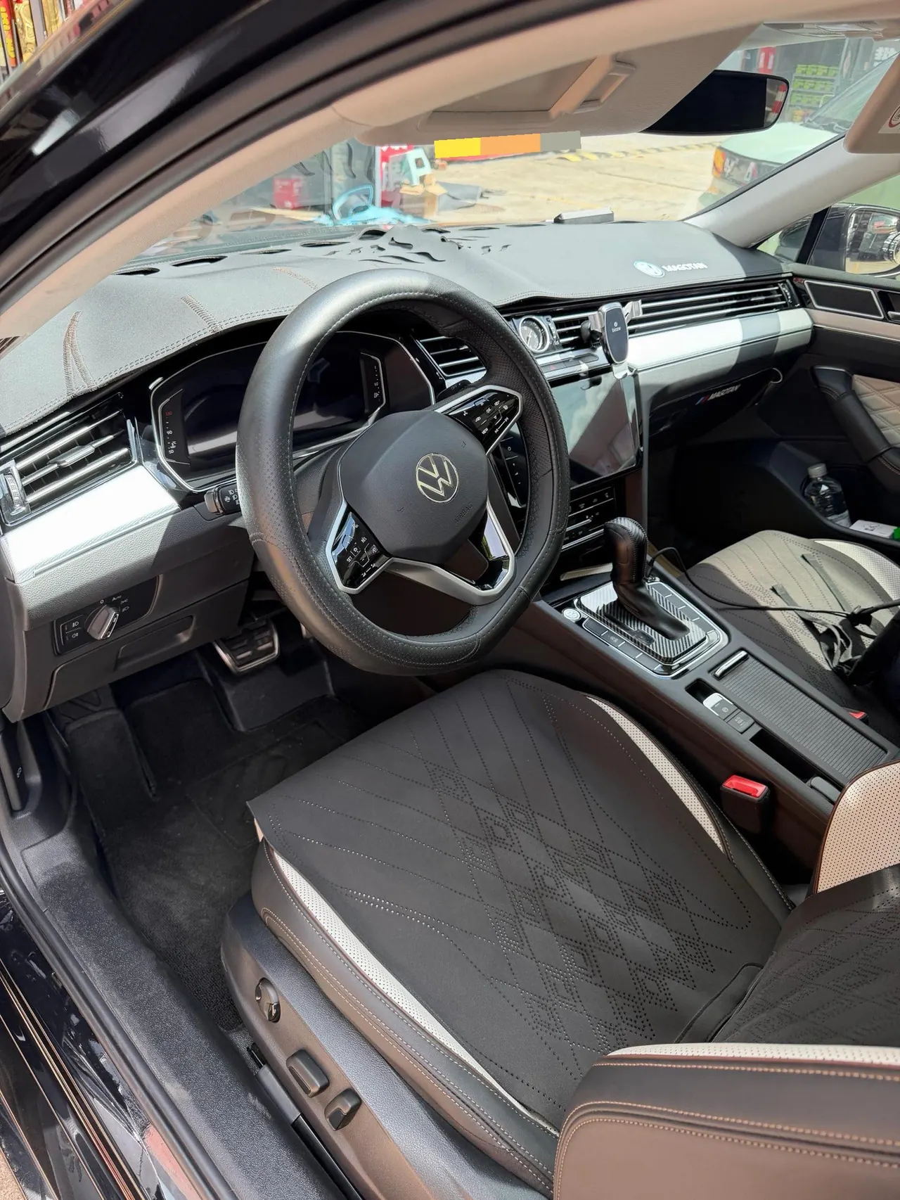 Volkswagen 2025 Magotan 2.0TSI 330TSI Luxury (Modified) Automatic Gear 2