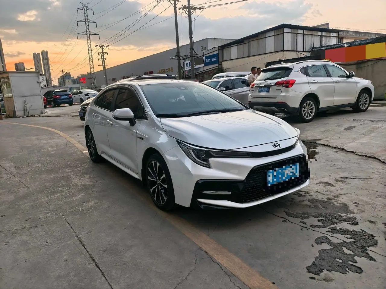 Toyota 2021 Lei Ling Shuangqing 1.8H Stepless Sports Edition Automatic Gear 2