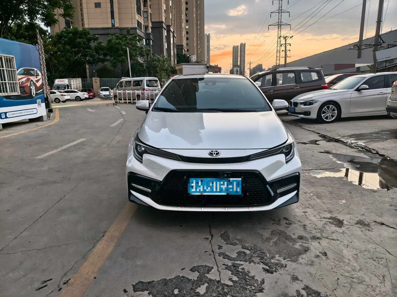 Toyota 2021 Lei Ling Shuangqing 1.8H Stepless Sports Edition Automatic Gear 3