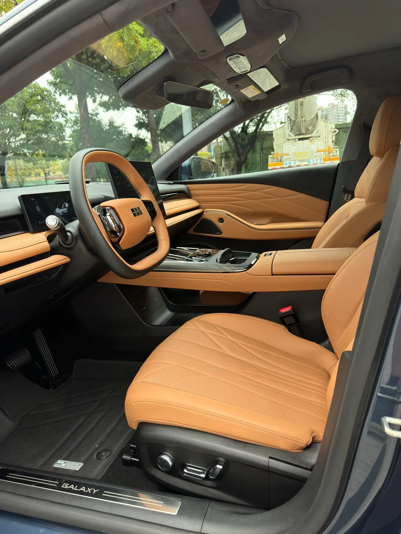 Geely Galaxy 2025 xingyao 8 EM-P 1.5T 130km exploration version automatic gear 12