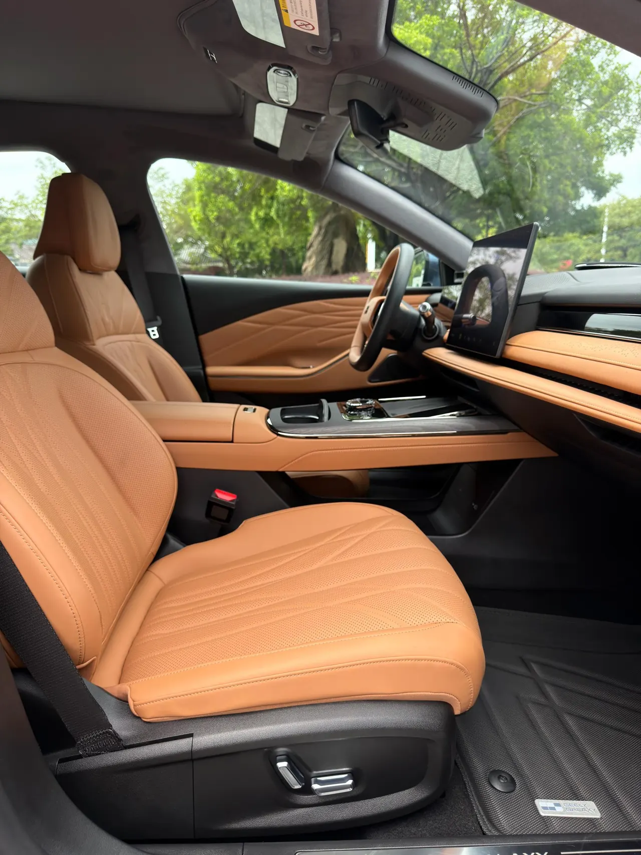 Geely Galaxy 2025 xingyao 8 EM-P 1.5T 130km exploration version automatic gear 4