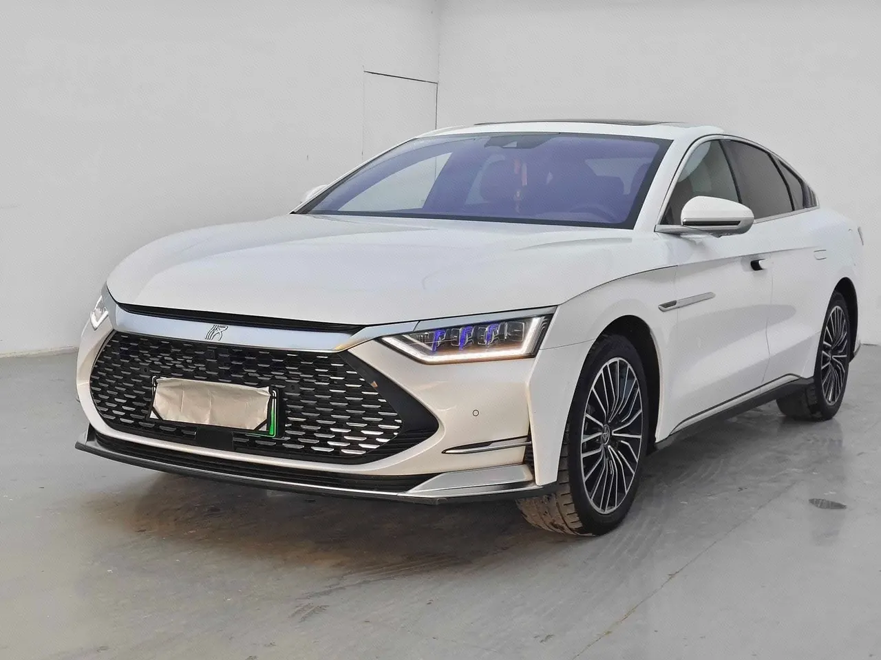 打开图片灯箱:BYD 2020 Han DM 2.0T 4-wheel drive performance version noble automatic gear