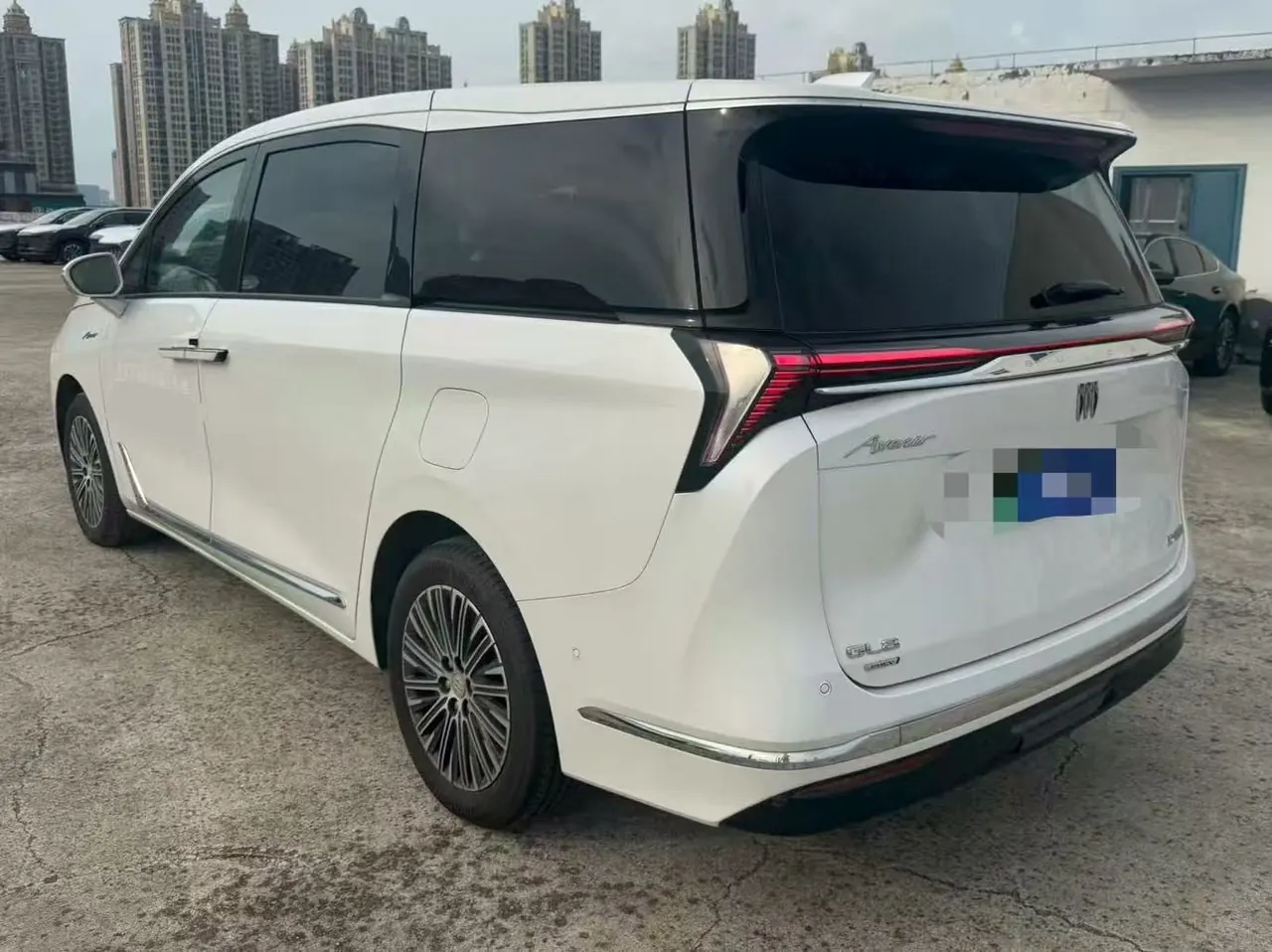 Buick 2025 GL8 ES Lu Zun 48V 2.0T Smart Edition Automatic Gear 9