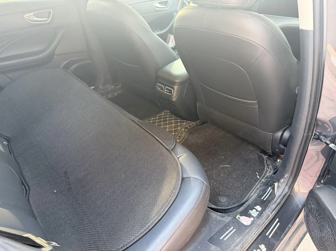 Roewe 2025 D7 DMH 1.5 World Championship Edition Automatic Gear 6