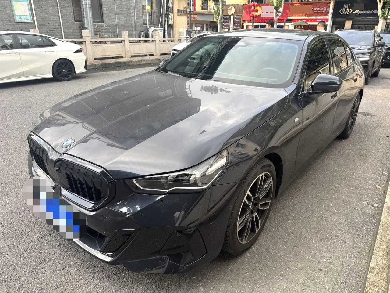 Open image lightbox: BMW 5 Series 2025 530Li 48V 2.0T Leading M Sports Suit Automatic Gear