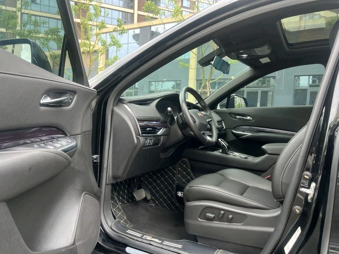 Cadillac 2020 XT4 2.0T 28T Two-Drive Technical Automatic Gear 3