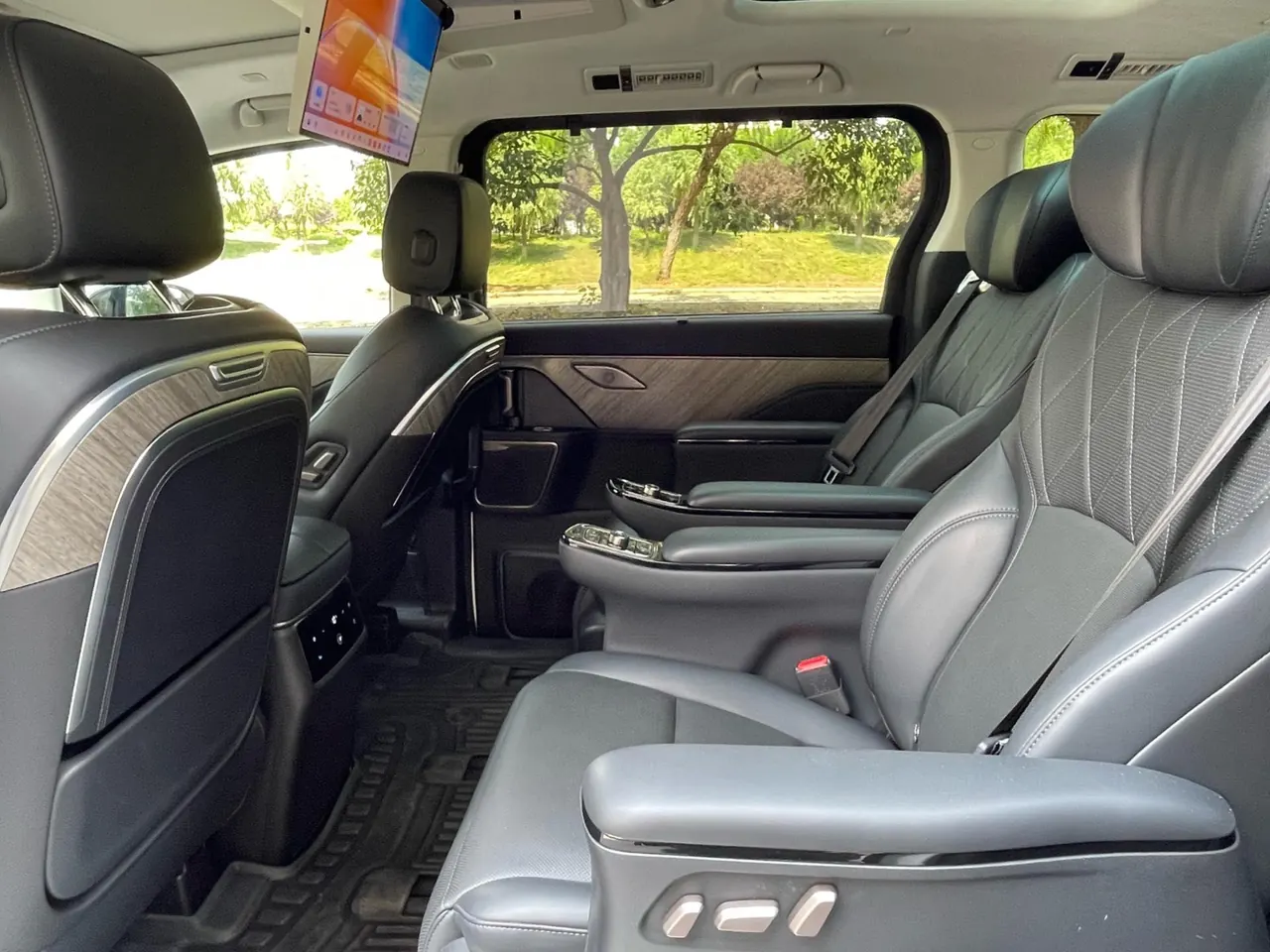 WEY 2025 VV7 Hi4 1.5T Four-Wheel-Drive Automatic Model 9