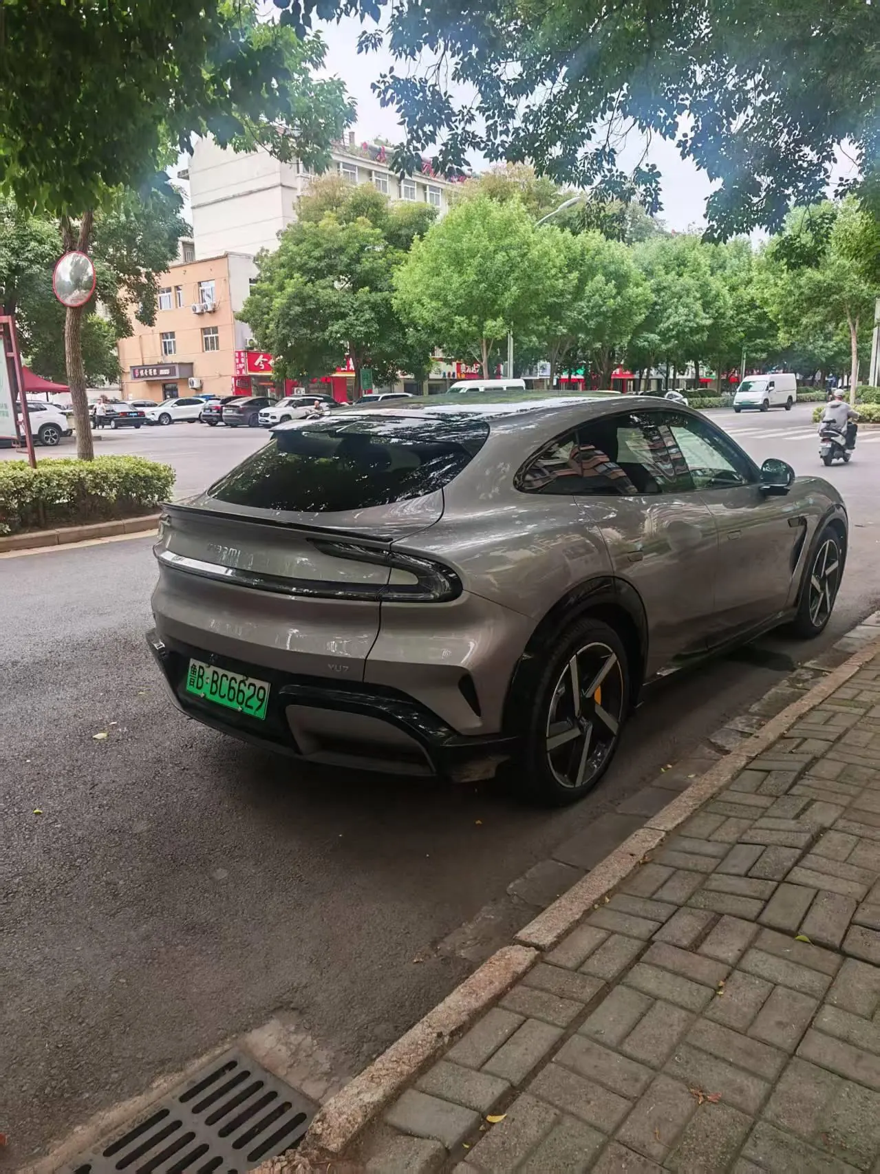 MI 2025 YU7 Long Endurance Four-wheel Drive Pro Edition Automatic Gear 4