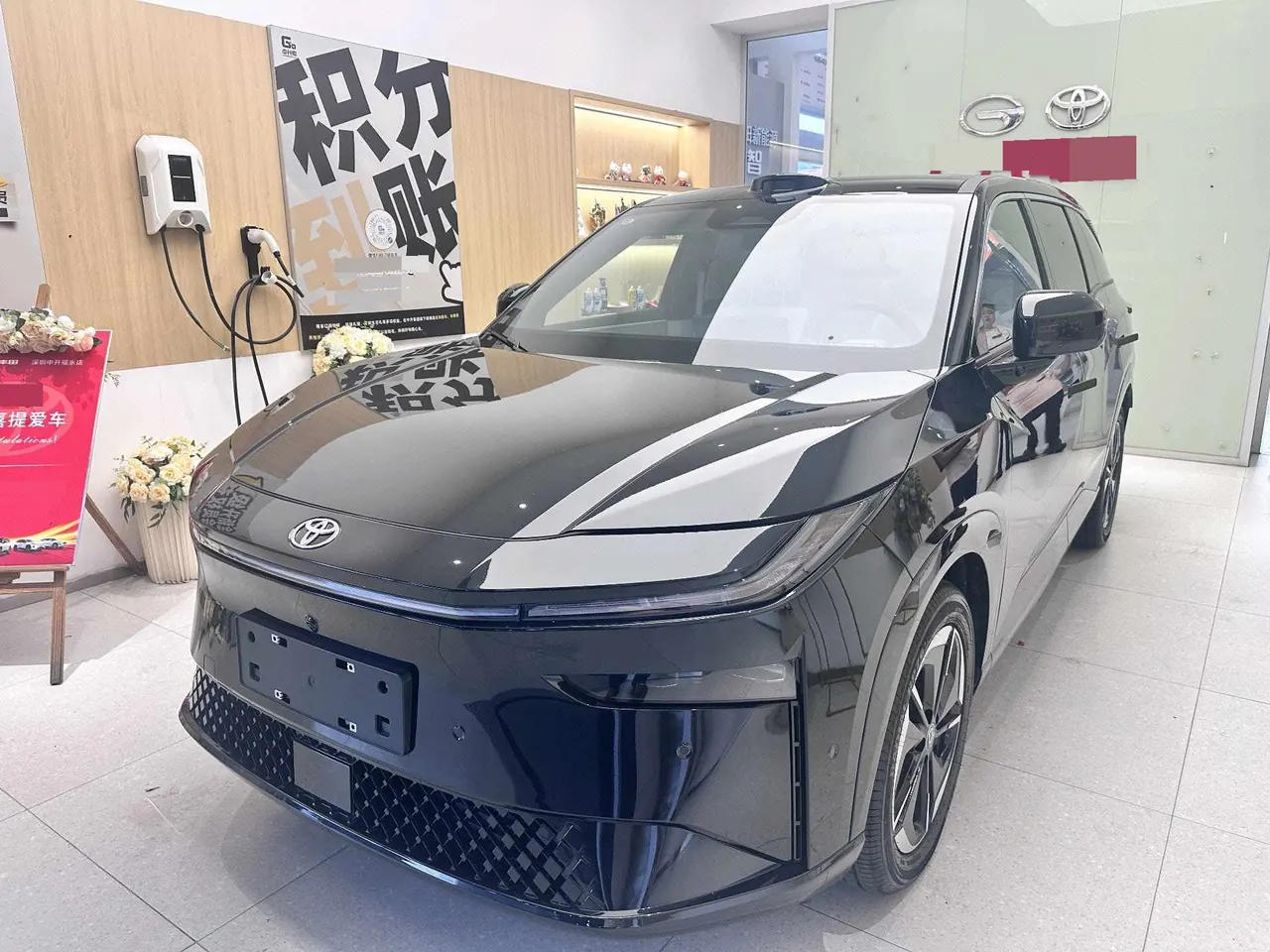 Open image lightbox: Toyota 2025 Platinum Intelligence 3X 520 Pro Advanced Intelligence Driving Edition Automatic Gear