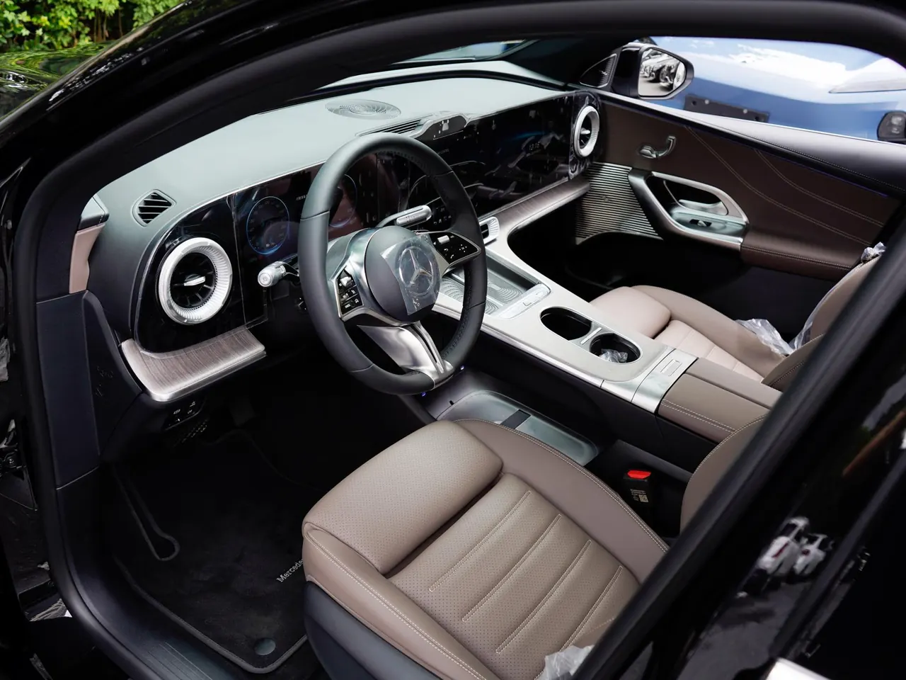 Mercedes Benz GLC Class 2026 GLC 350 L 4MATIC Gold Edition Automatic Gear 2