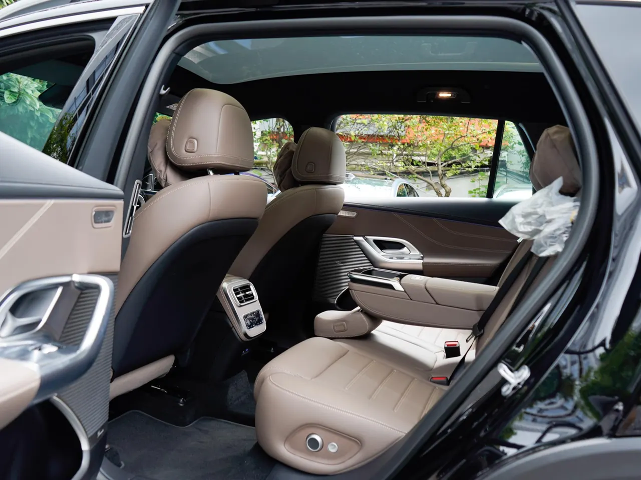Mercedes Benz GLC Class 2026 GLC 350 L 4MATIC Gold Edition Automatic Gear 3