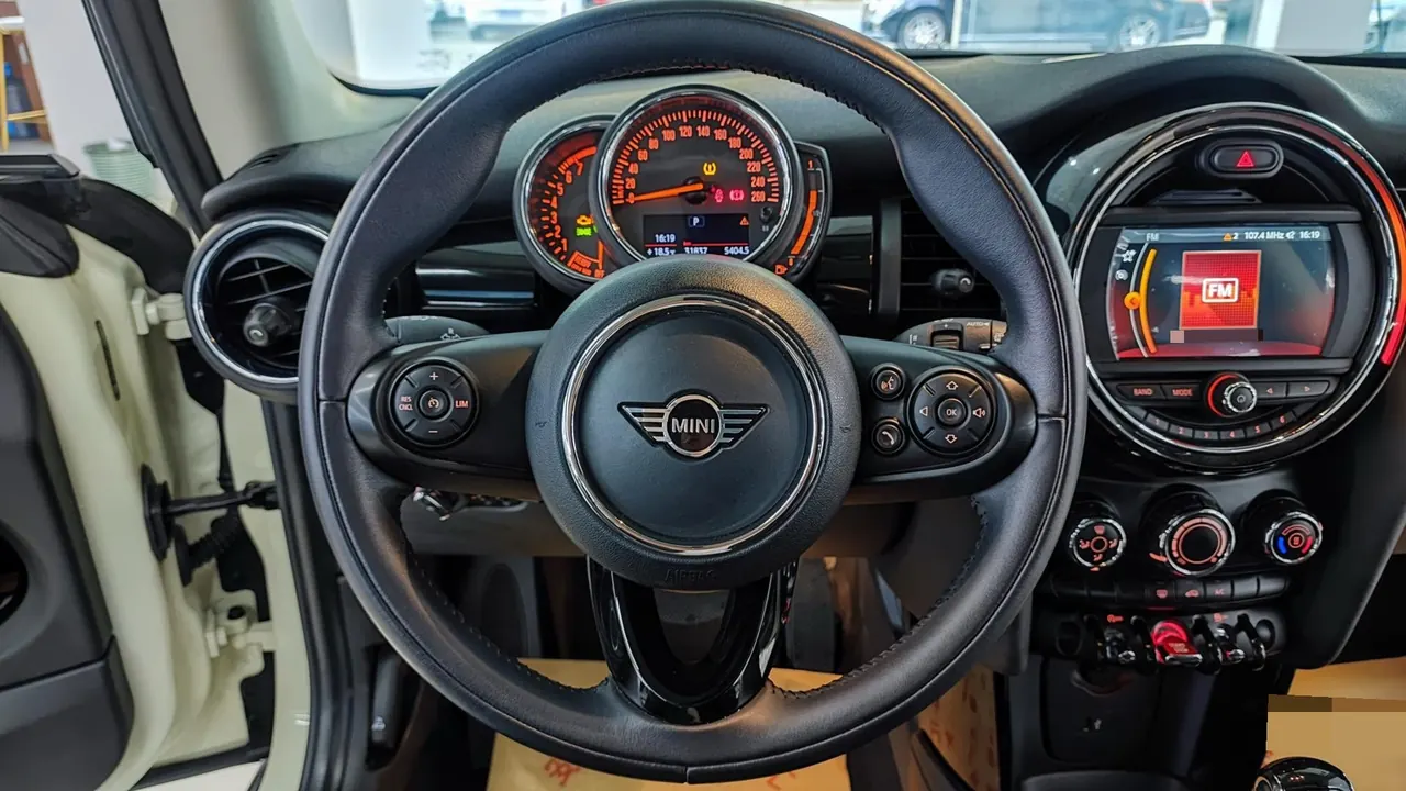 MINI Mini 5-Door (Imported) 2020 Mini One 1.5T Automatic Gear 4