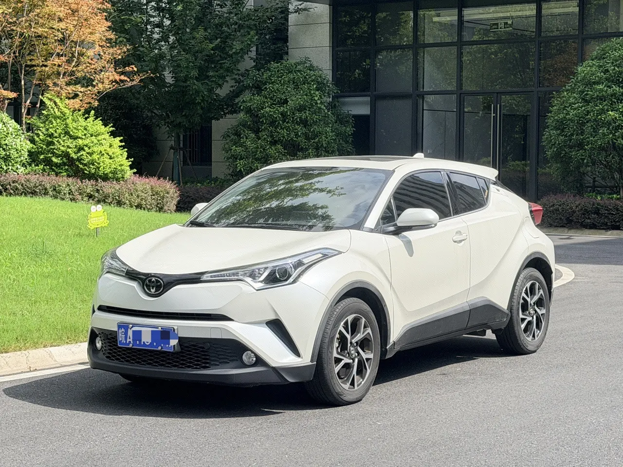 Open image lightbox: Toyota 2020 C- HR 2.0 stepless leading version of automatic gear