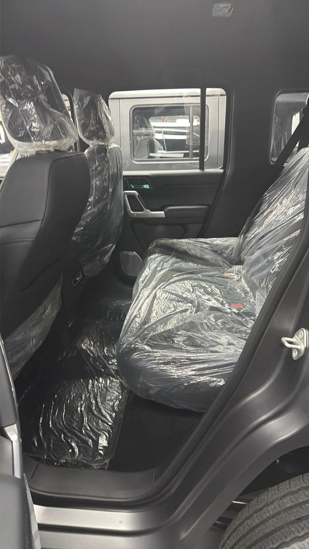 212 2024 T01 2.0T Explorer Automatic 3