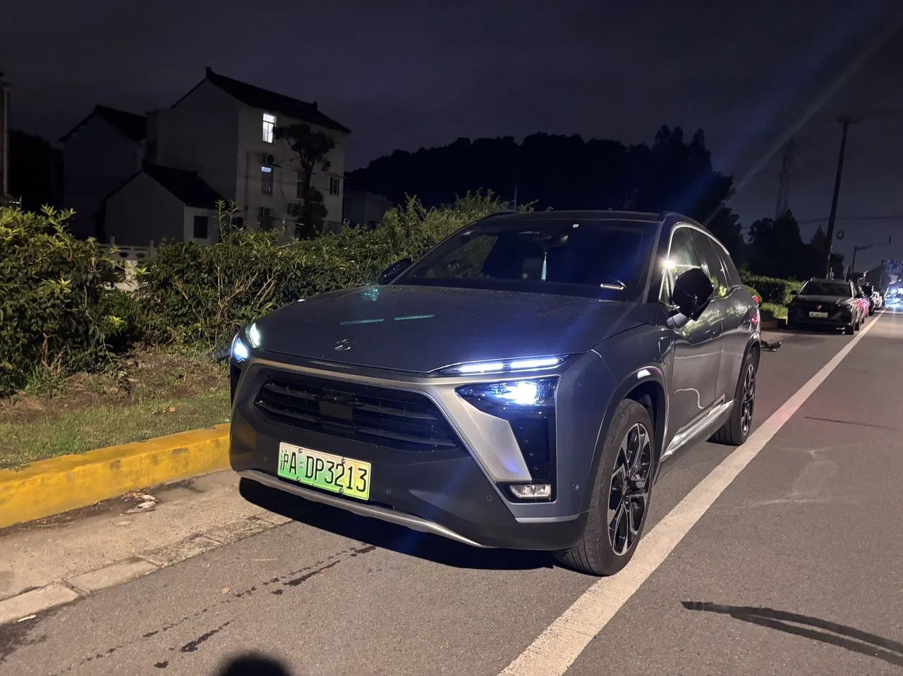 Open image lightbox: NIO 2020 ES8 Signature Edition 450KM 7-seat Edition Automatic Gear