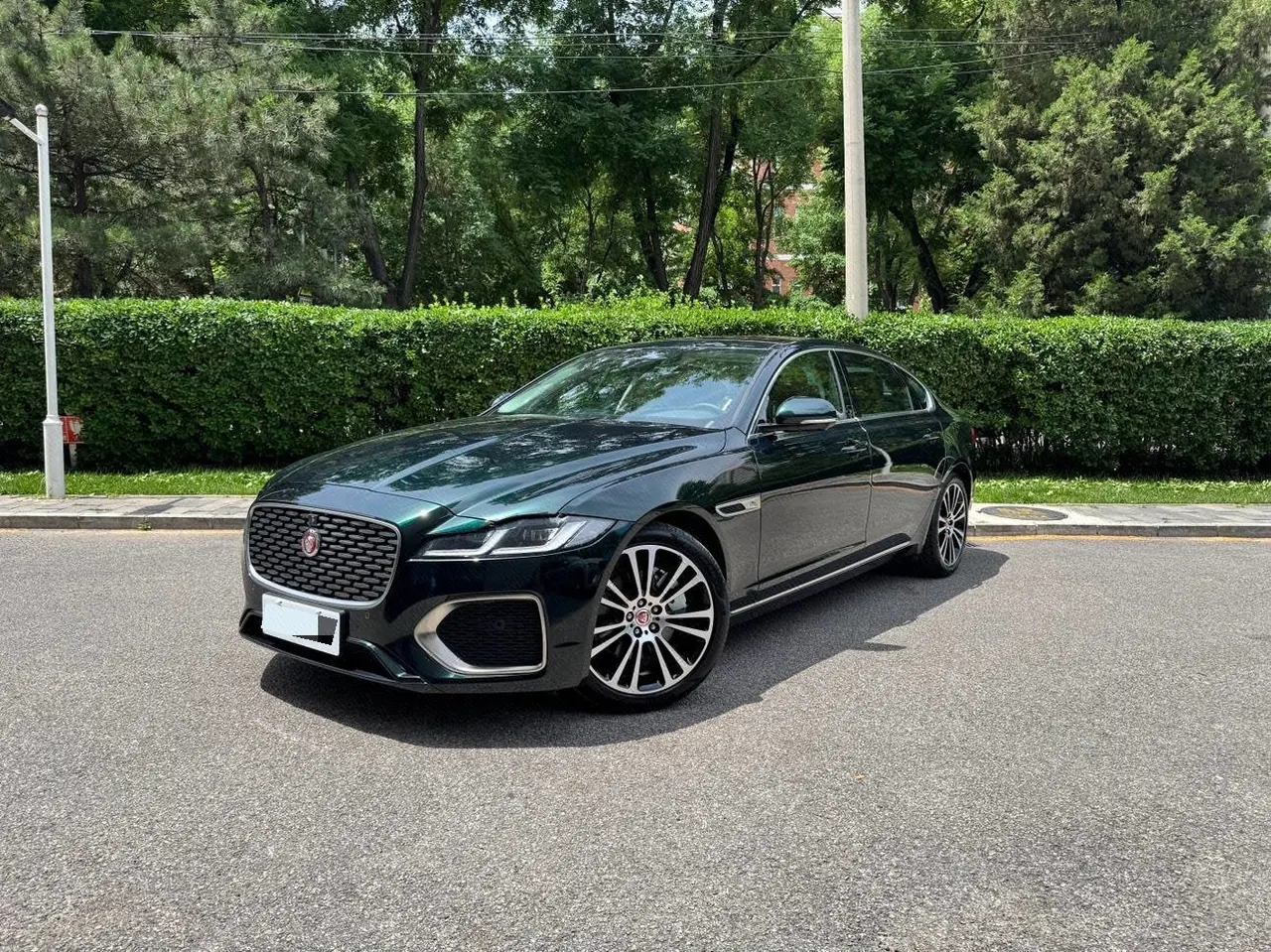 Open image lightbox: Jaguar 2024 XFL 2.0T P 12500.00g Drive Enjoy Deluxe Edition Automatic Gear