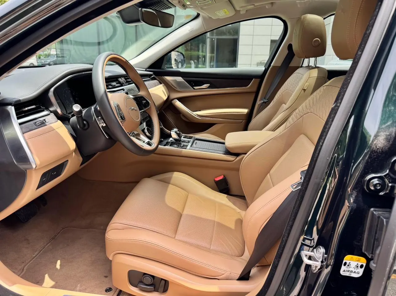 Jaguar 2024 XFL 2.0T P 12500.00g Drive Enjoy Deluxe Edition Automatic Gear 8
