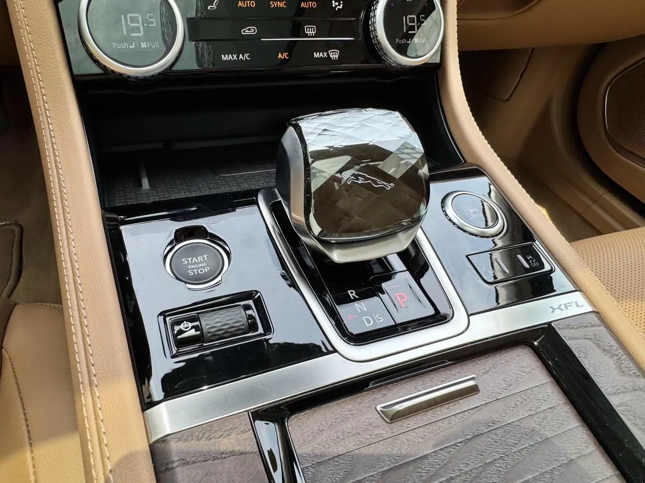 Jaguar 2024 XFL 2.0T P 12500.00g Drive Enjoy Deluxe Edition Automatic Gear 9