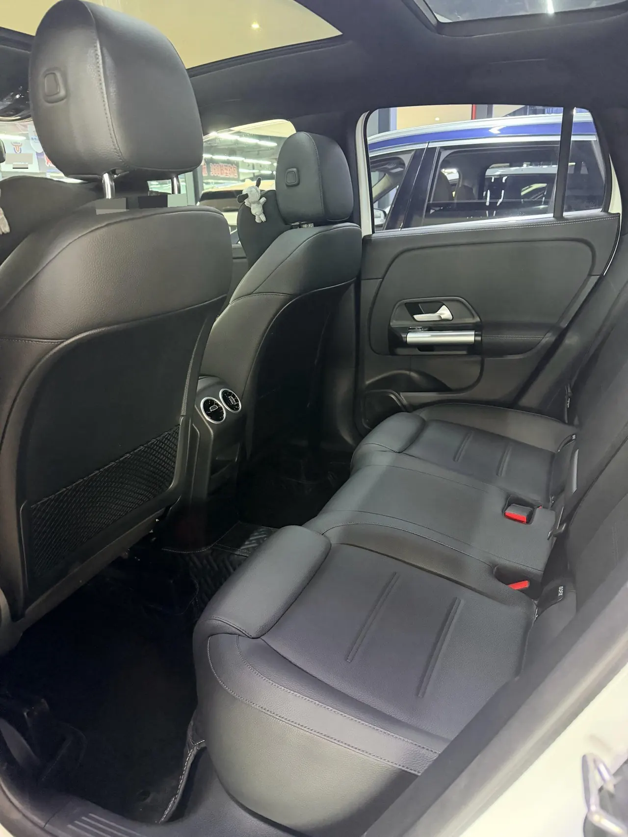 Mercedes Benz 2024 GLA 220 2.0T automatic gear 3