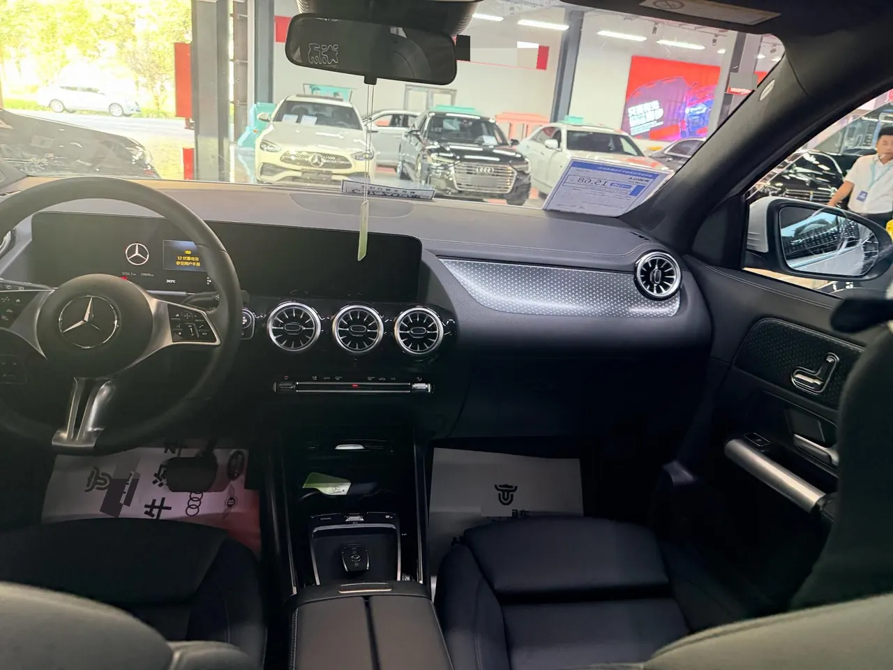 Mercedes Benz 2024 GLA 220 2.0T automatic gear 4
