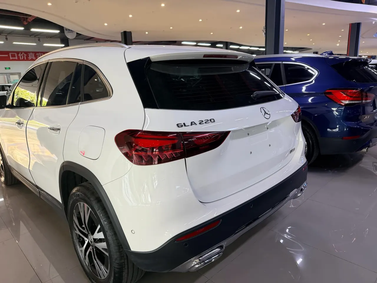 Mercedes Benz 2024 GLA 220 2.0T automatic gear 5