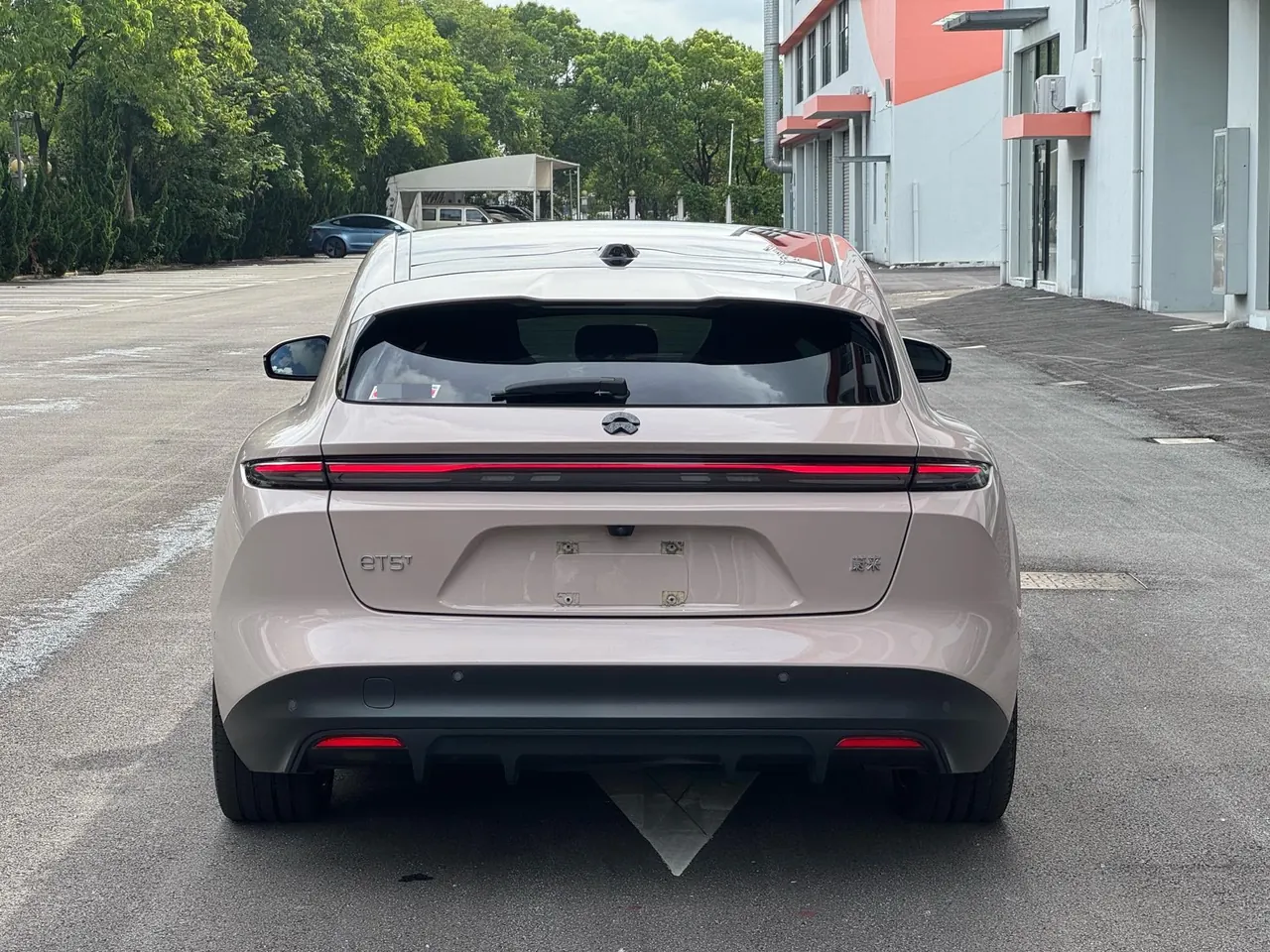 NIO 2024 ET5T 75kWh Touring automatic 10