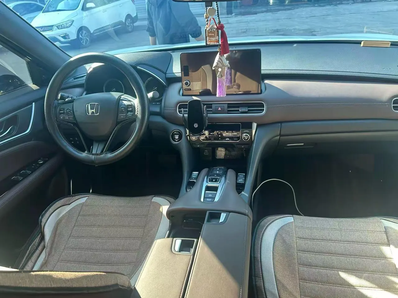 Honda 2023 UR-V 2.0T 370TURBO two-drive elegant version of automatic gear 4