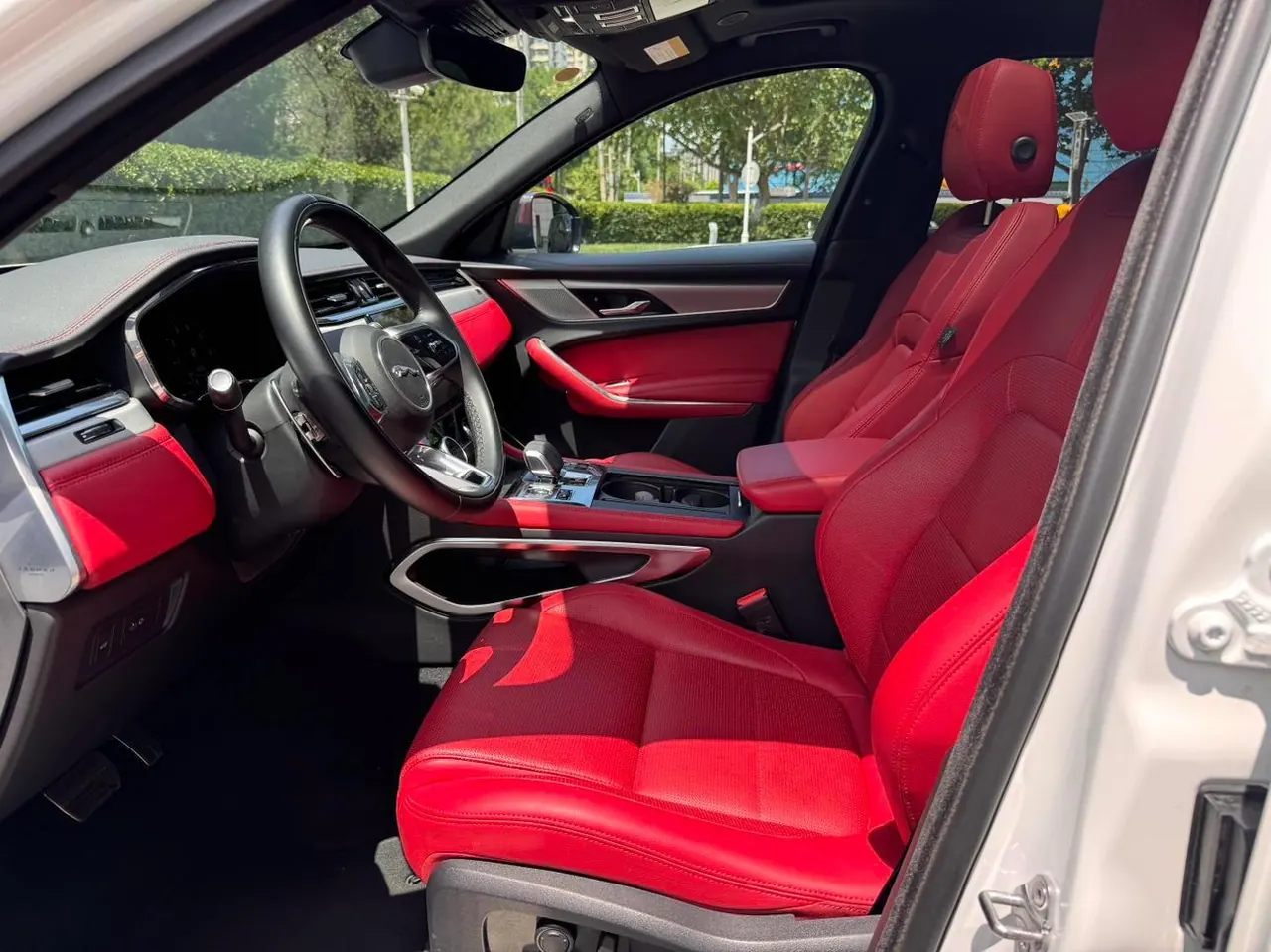 Jaguar F-PACE (Imported) 2024 F-PACE 2.0T P250 R-Dynamic SE Automatic Gear 6