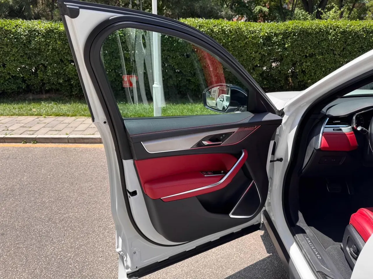 Jaguar F-PACE (Imported) 2024 F-PACE 2.0T P250 R-Dynamic SE Automatic Gear 7