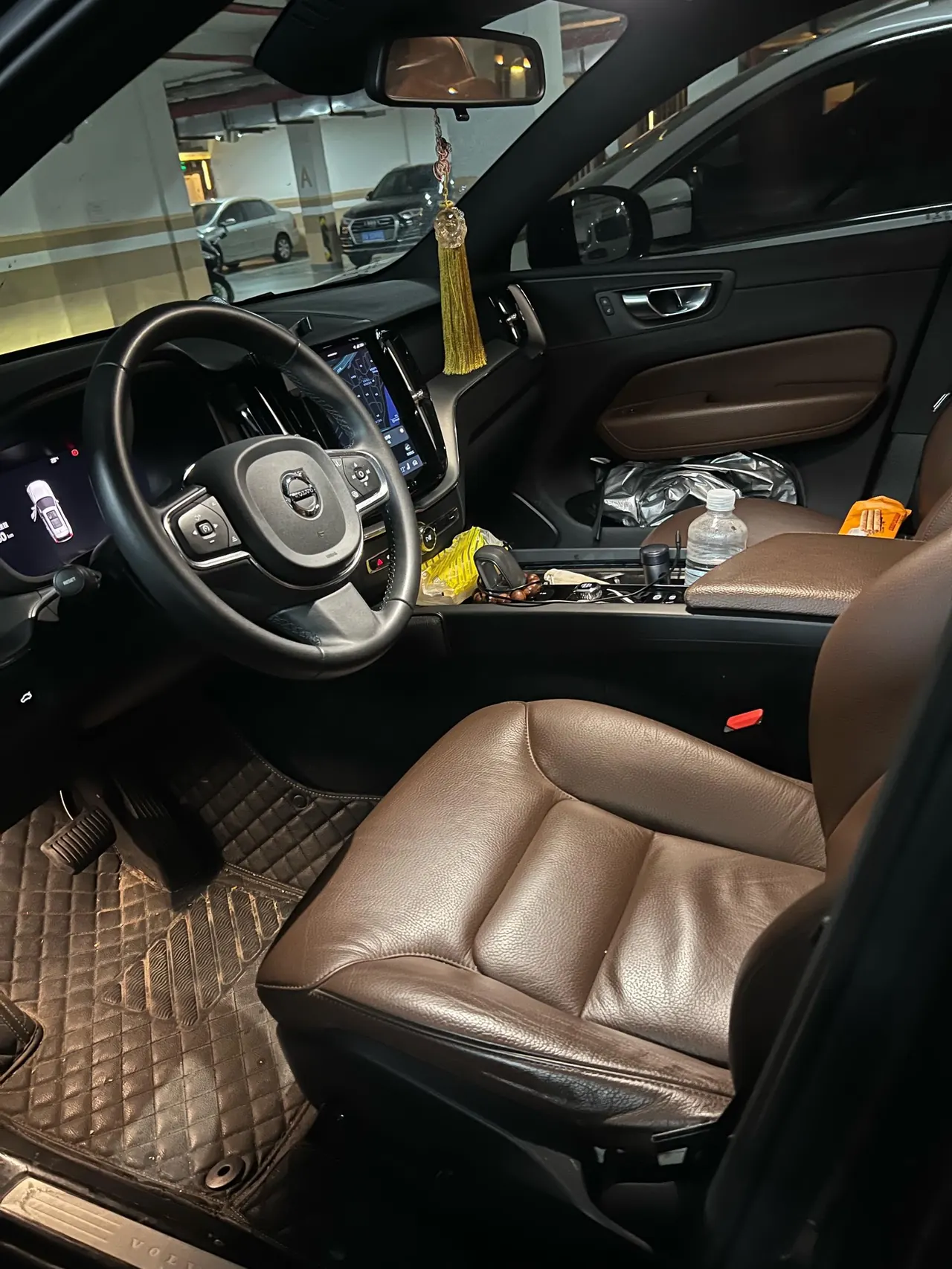 Volvo 2022 XC60 48V 2.0T B5 4-wheel-drive Zhiyi Deluxe Edition Automatic Gear 2